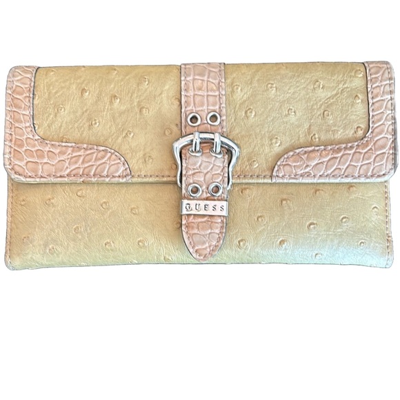 Women’s Guess leather wallet. - Picture 2 of 12